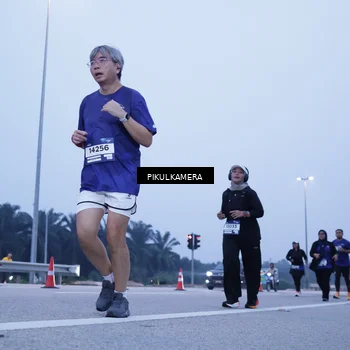 Runner Photo 7346912