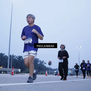 Runner Photo 7346921