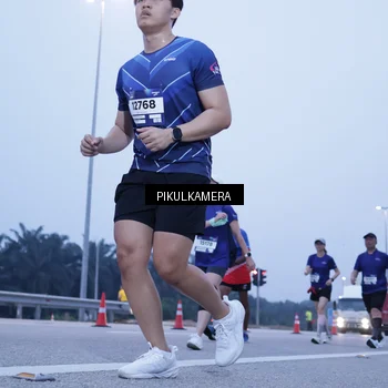 Runner Photo 7347503