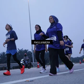Runner Photo 7348990