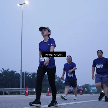 Runner Photo 7349040