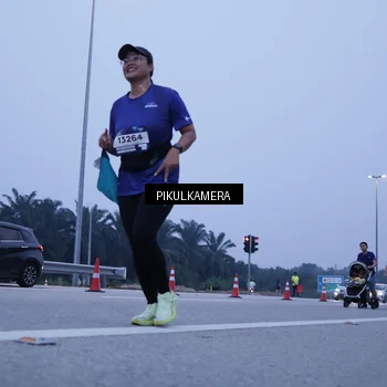 Runner Photo 7350636