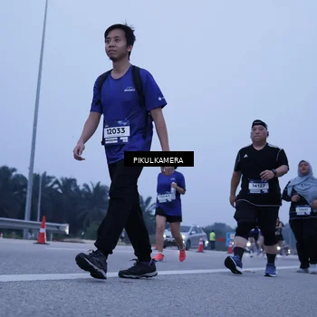 Runner Photo 7350766