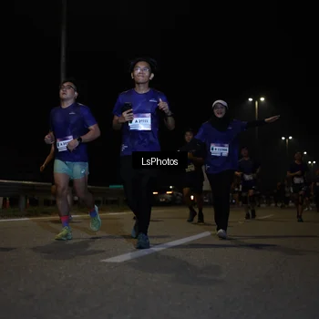 Runner Photo 7351000