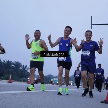 Runner Photo 7351001