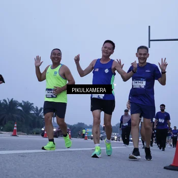 Runner Photo 7351075