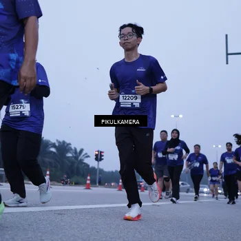 Runner Photo 7351793
