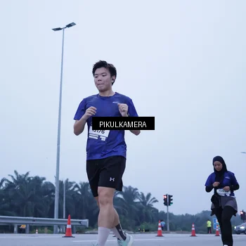 Runner Photo 7353640