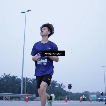Runner Photo 7353753