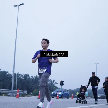 Runner Photo 7353800