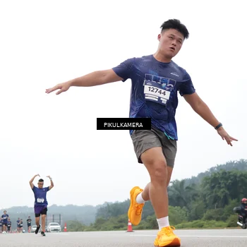 Runner Photo 7360796