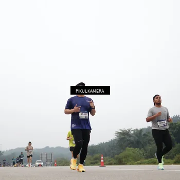 Runner Photo 7363692