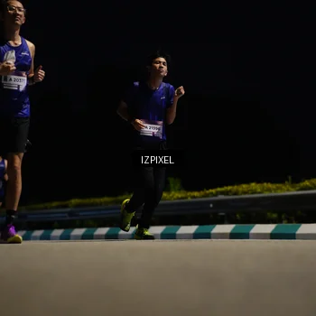 Runner Photo 7371040