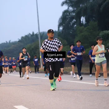 Runner Photo 7375914