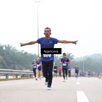 Runner Photo 7383431