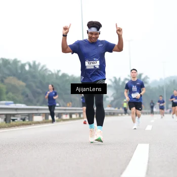 Runner Photo 7385041