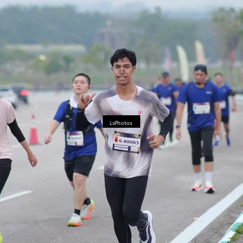 Runner Photo 7387411