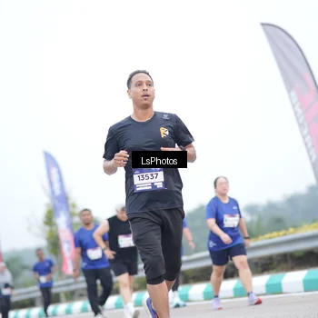 Runner Photo 7390105