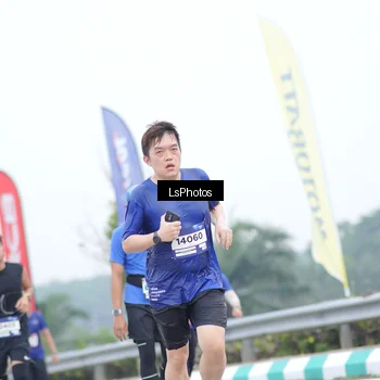 Runner Photo 7390422