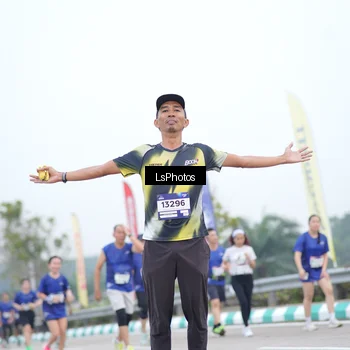 Runner Photo 7390597