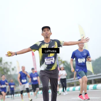 Runner Photo 7390641