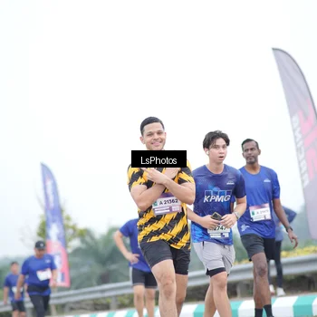 Runner Photo 7390740