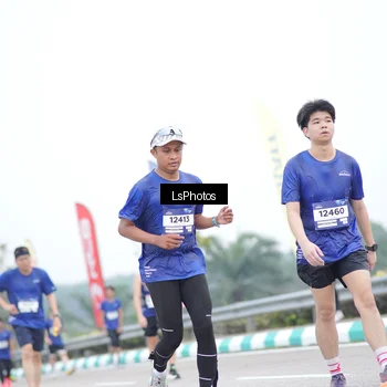Runner Photo 7390747