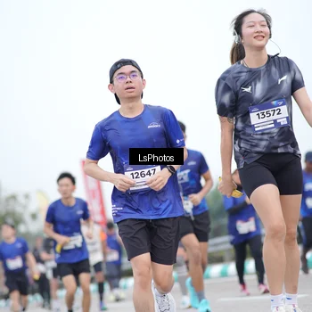 Runner Photo 7390771