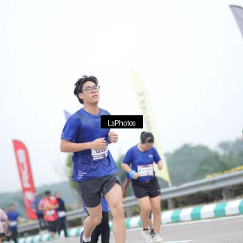 Runner Photo 7390874