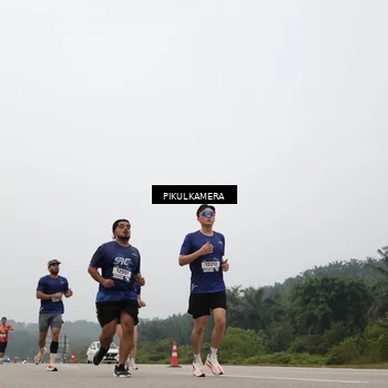 Runner Photo 7396098