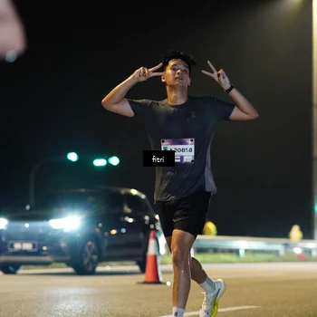 Runner Photo 7396672