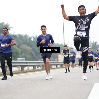 Runner Photo 7396910