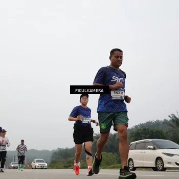Runner Photo 7398070