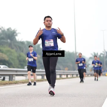 Runner Photo 7398105