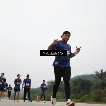 Runner Photo 7399003