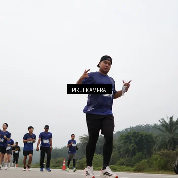 Runner Photo 7399019