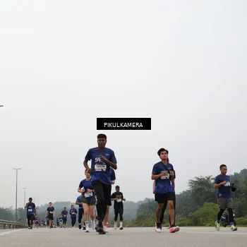 Runner Photo 7399071