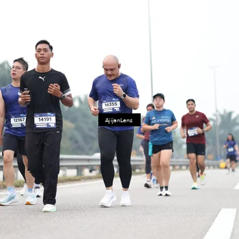 Runner Photo 7399083