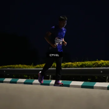 Runner Photo 7399781