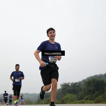 Runner Photo 7399909