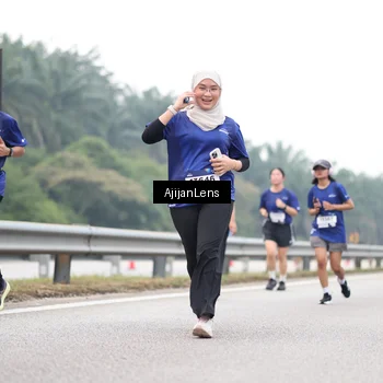 Runner Photo 7401112