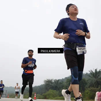 Runner Photo 7402021