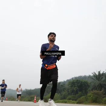 Runner Photo 7402102
