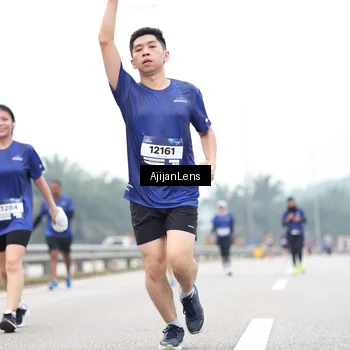 Runner Photo 7402111