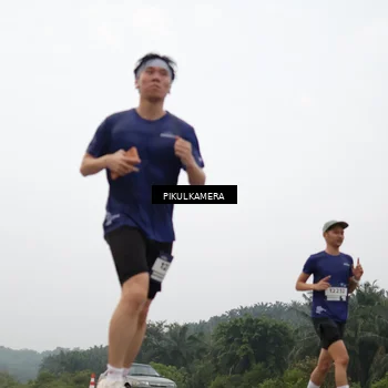 Runner Photo 7403030