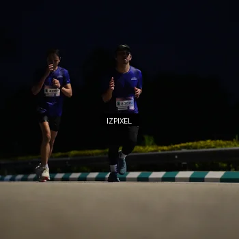 Runner Photo 7403099