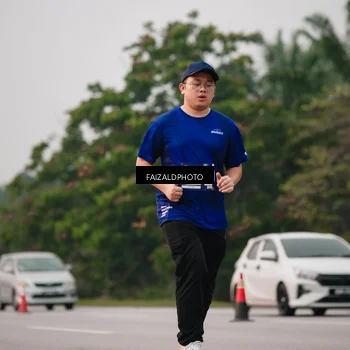 Runner Photo 7403124