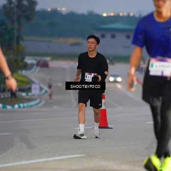 Runner Photo 7403302