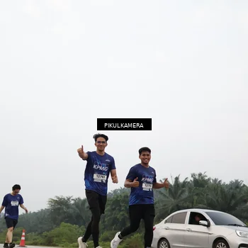 Runner Photo 7403810