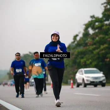 Runner Photo 7403811